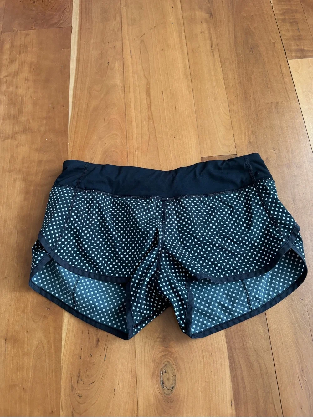 RARE lululemon Black Polka Dot Women’s Run Shorts